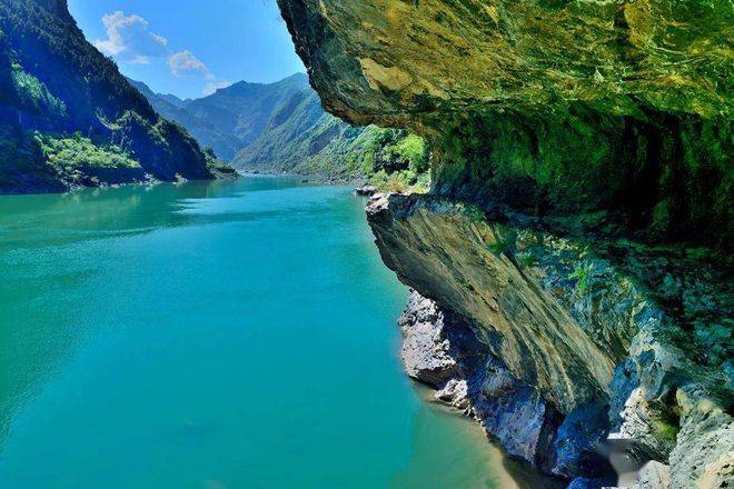 嘉陵江是长江上游支流,因流经陕西凤县东北嘉陵谷而得名_重庆_干流