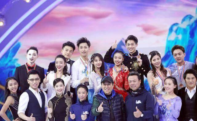李菲儿《跨界冰雪王》夺得冠军,宛若冰上天使般美丽,不逊于angelababy