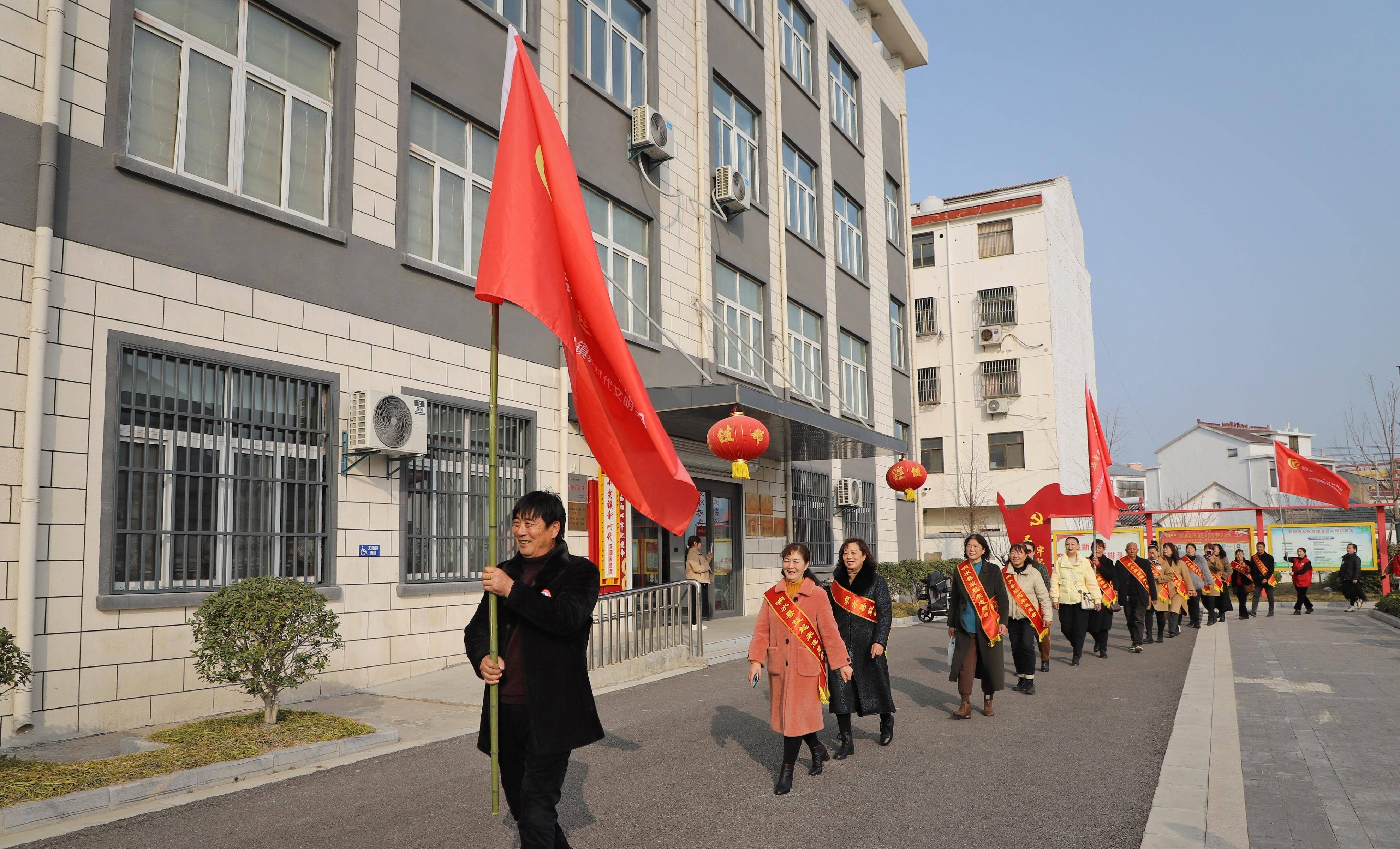 响水县小尖镇为7支公益志愿者队伍授旗_服务_社会主义_文明