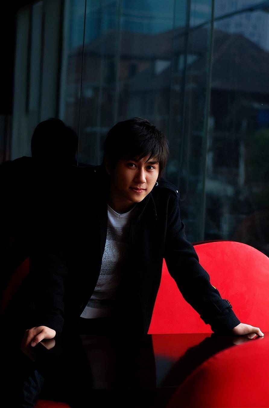 阚晓君和佘雅静:东方卫视高颜值主持夫妻,结婚9年现