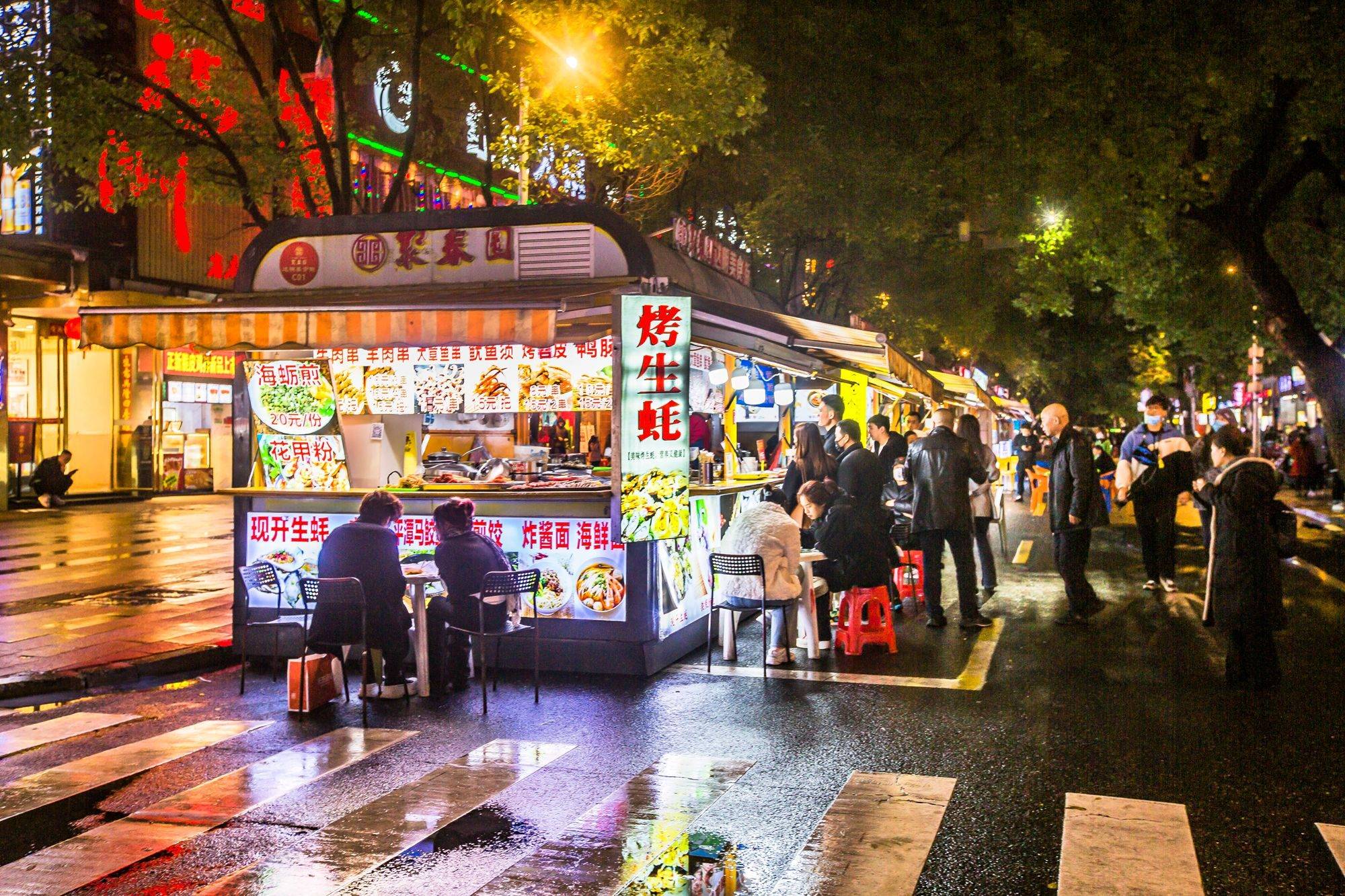 福州达明美食街,拥有众多特色美食,被誉为福州的"士林夜市"_小吃_餐车