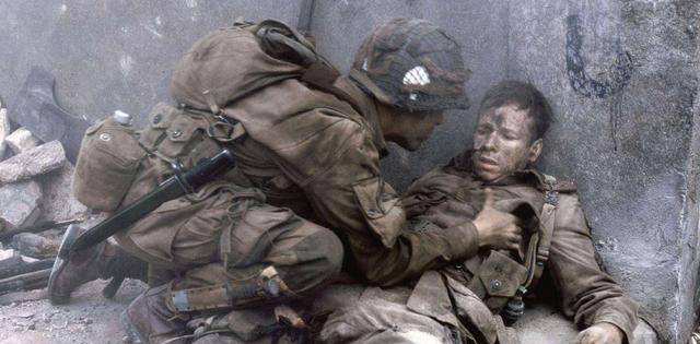 真正中弹时的样子,别再被影视剧忽悠了_子弹_战争_剧中