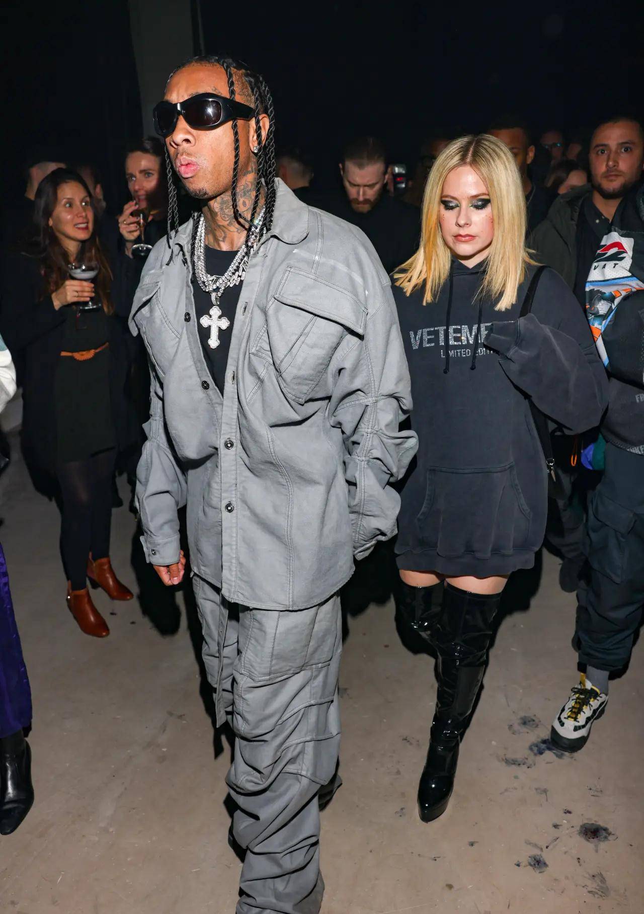 艾薇儿和泰加通过一个吻确认关系_tyga_mod_hunter