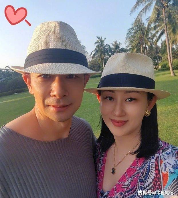 50岁赵文卓买车被偶遇,戴墨镜帅气十足,挑十多万国产车接地气_张丹露