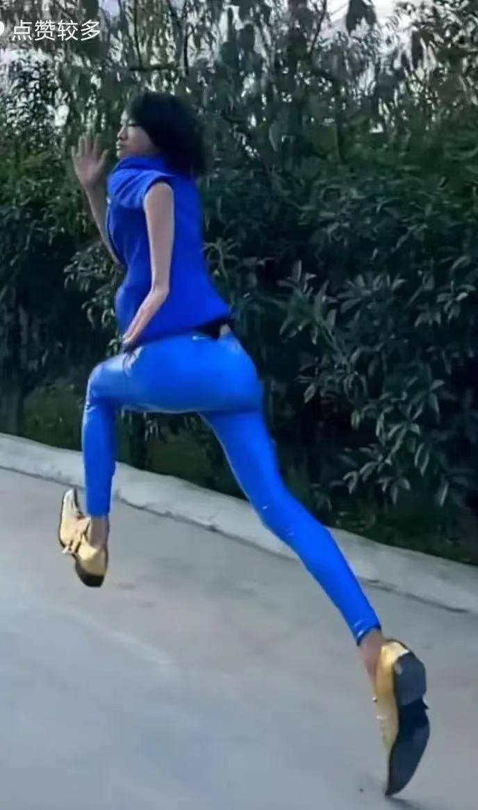 成有才也是一名之前网络很火的博主,两大农村精神小