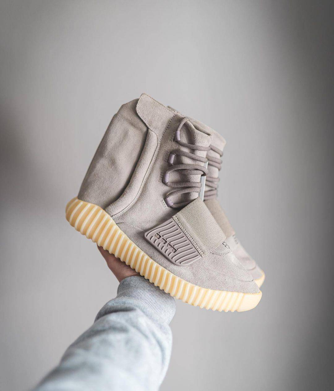 热度便厉害如斯,如今又爆出yeezy 750的早期样品谍照,难道?