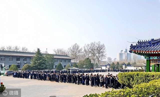 著名经济学家厉以宁先生遗体告别仪式在北京八宝山举行