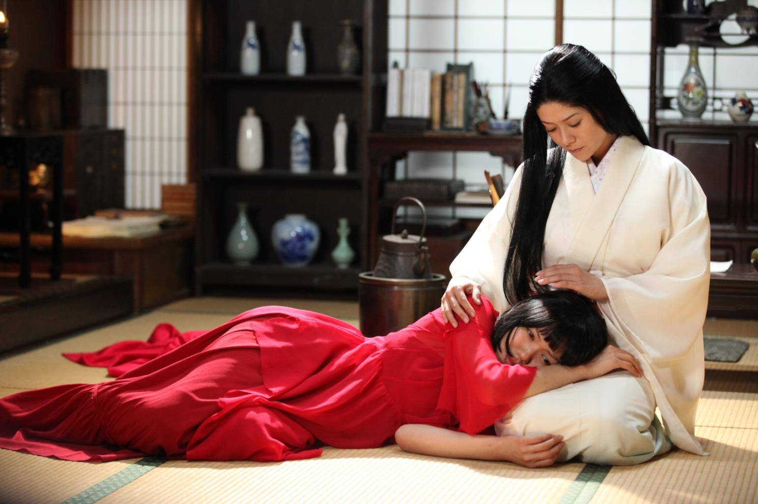 《蜜之哀伤》是2016年上映的国外的奇幻爱情电影,二阶堂富美主演,改编