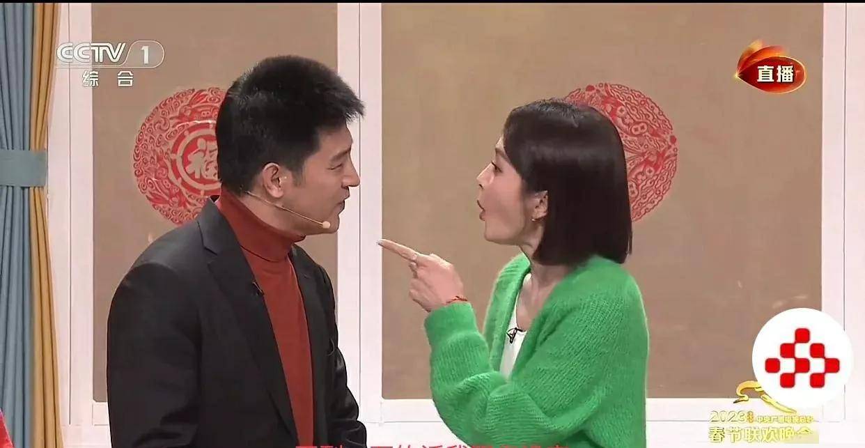 舞台小品翻车,《妻管严》女人都接辣眼,张牙舞爪的妻子_观众_演技