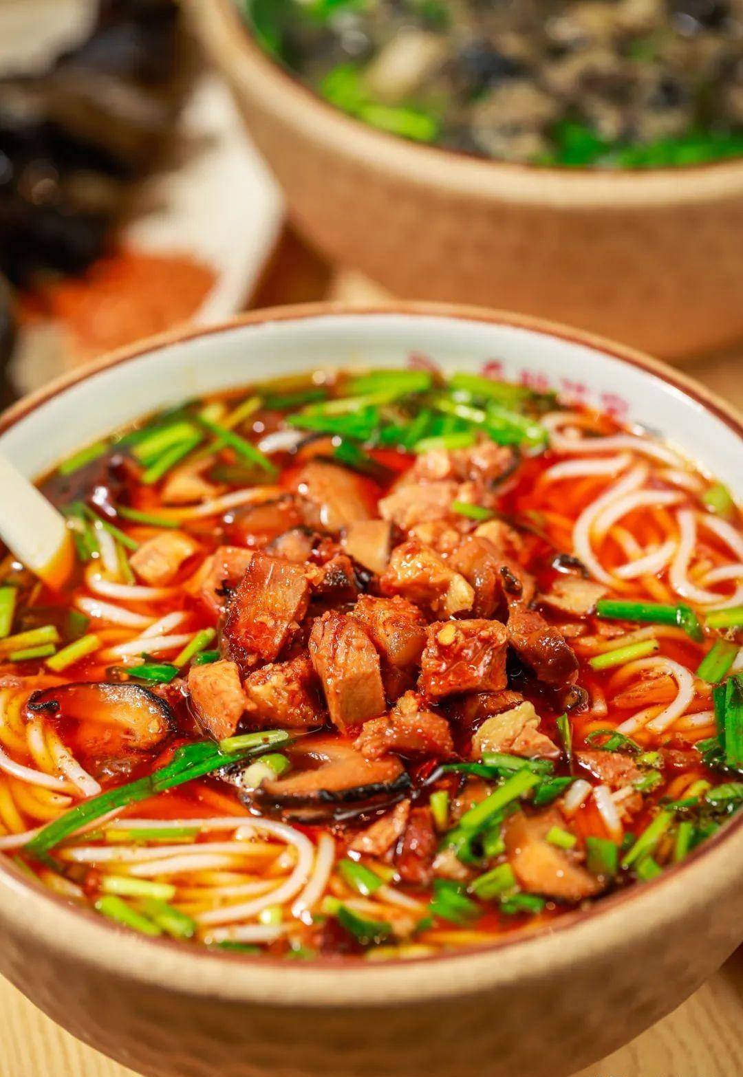 乌鸡米线 油焖乌鸡腿,吃过一次就过目不忘_传统_店里_番茄