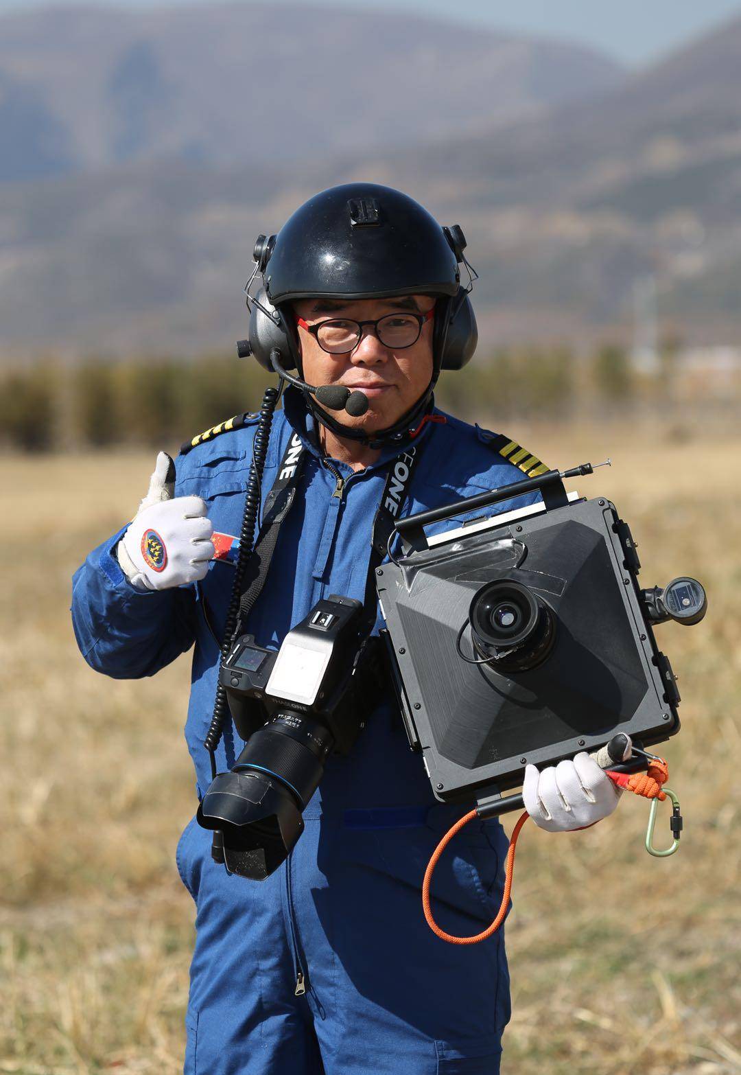 61岁航拍内蒙古,诺敏·何在抖音分享他的飞行生活_摄影_父亲_飞机
