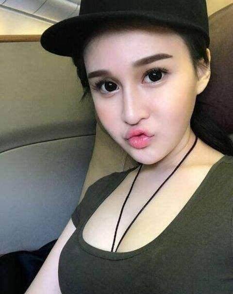 赵本山女儿小时候近照曝光，方脸大眼呆萌，十年变化天壤之别！