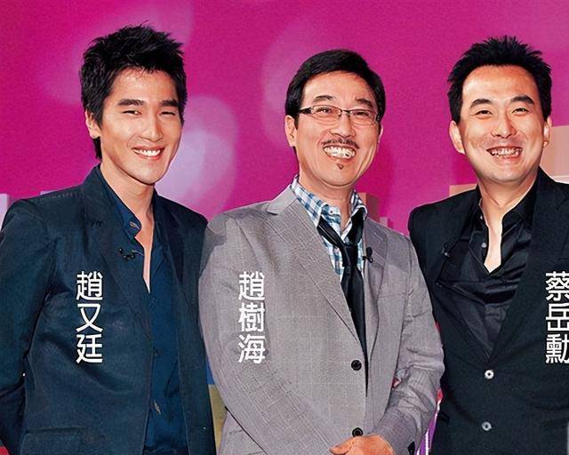 高圆圆晒2岁女儿近照,孩子专挑爸爸的优点长,从小就是个美人相_赵又廷