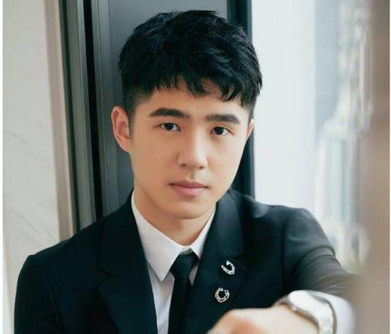 张雪迎和刘昊然晒中戏毕业证,北影学霸关晓彤呢?_毕业生_工作_什刹海