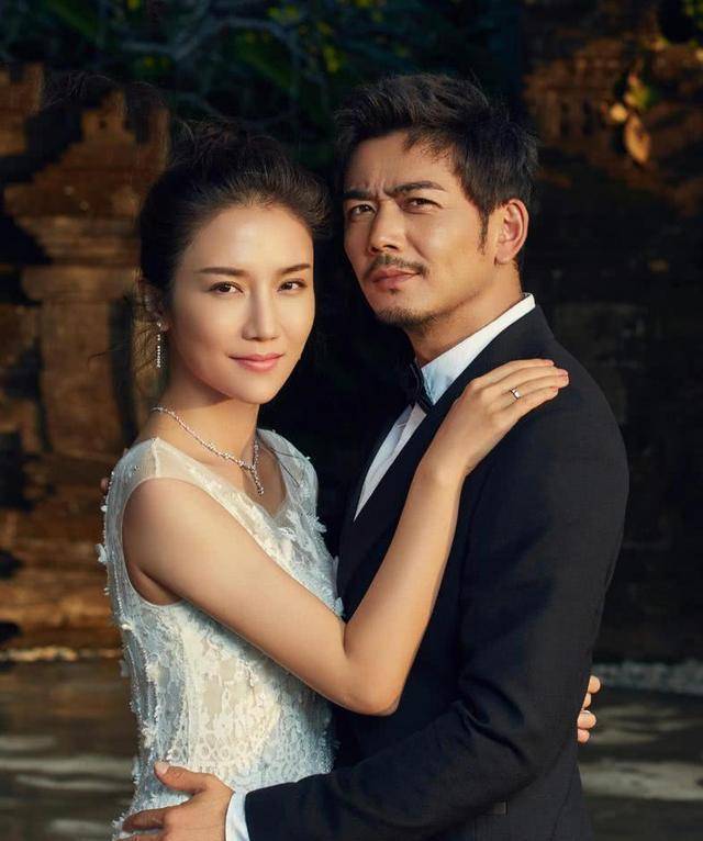 王黎雯在跟杨烁搭档《生死线》这部电视剧中相识的,两个人也正是因为
