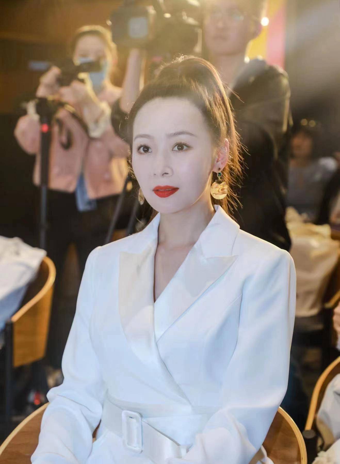 《狂飙》程程线下活动图太绝,漂亮又温婉,罕见提了老公黄海波_角色