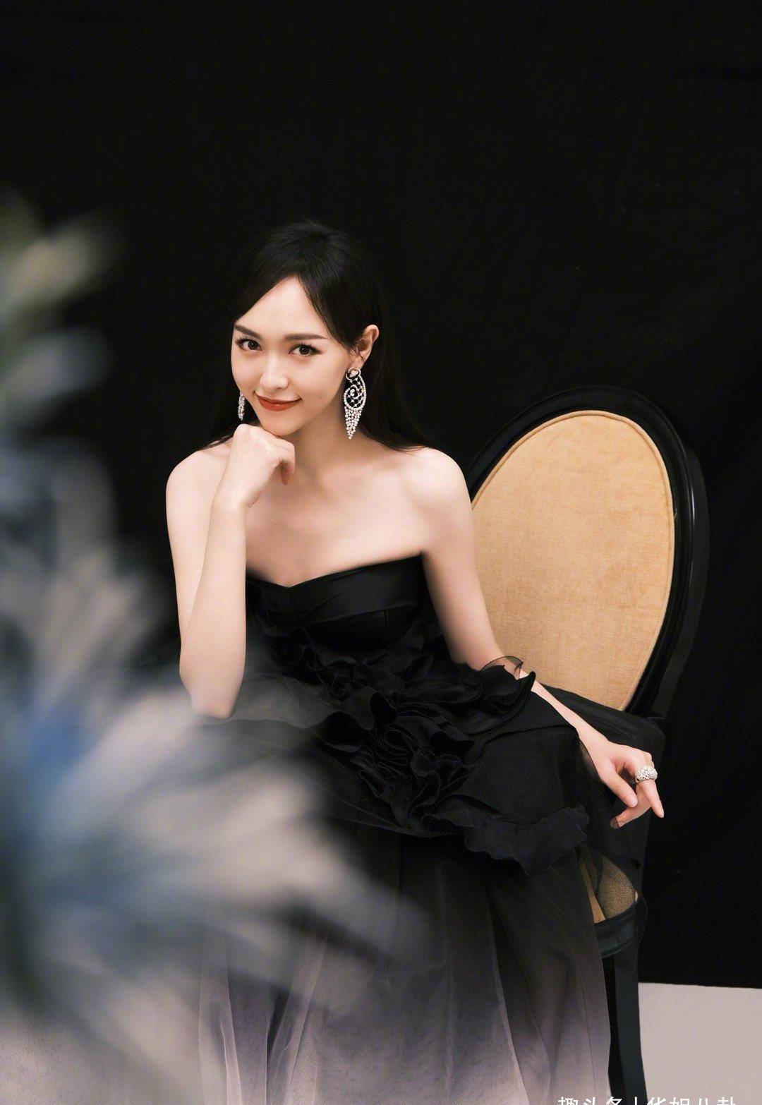 37岁唐嫣一袭公主裙美若天仙,近况身材惹网友羡慕!_模样_天鹅_水墨