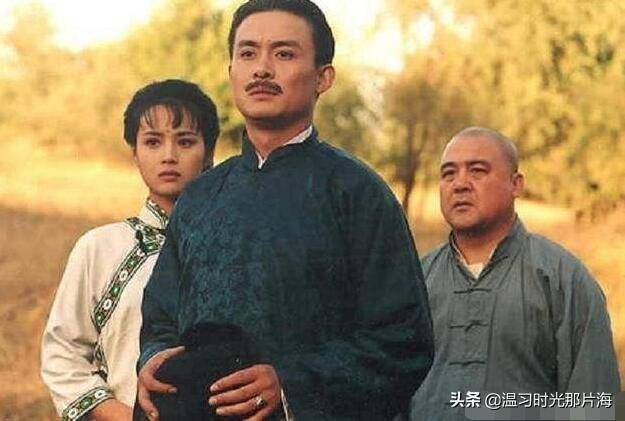 1990年,邢岷山大三,他出演自己的首部电视剧《武生泰斗》,剧中他是男