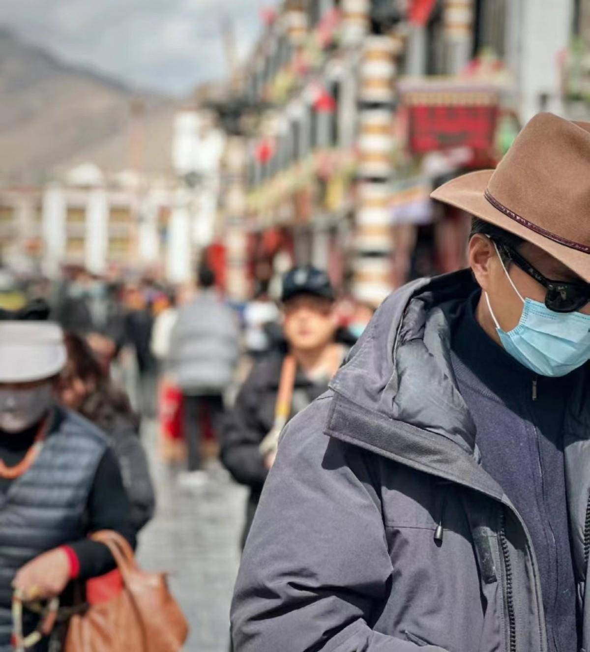 "央视脸"穿西装交提案,比当演员更帅_感觉_领导_造型