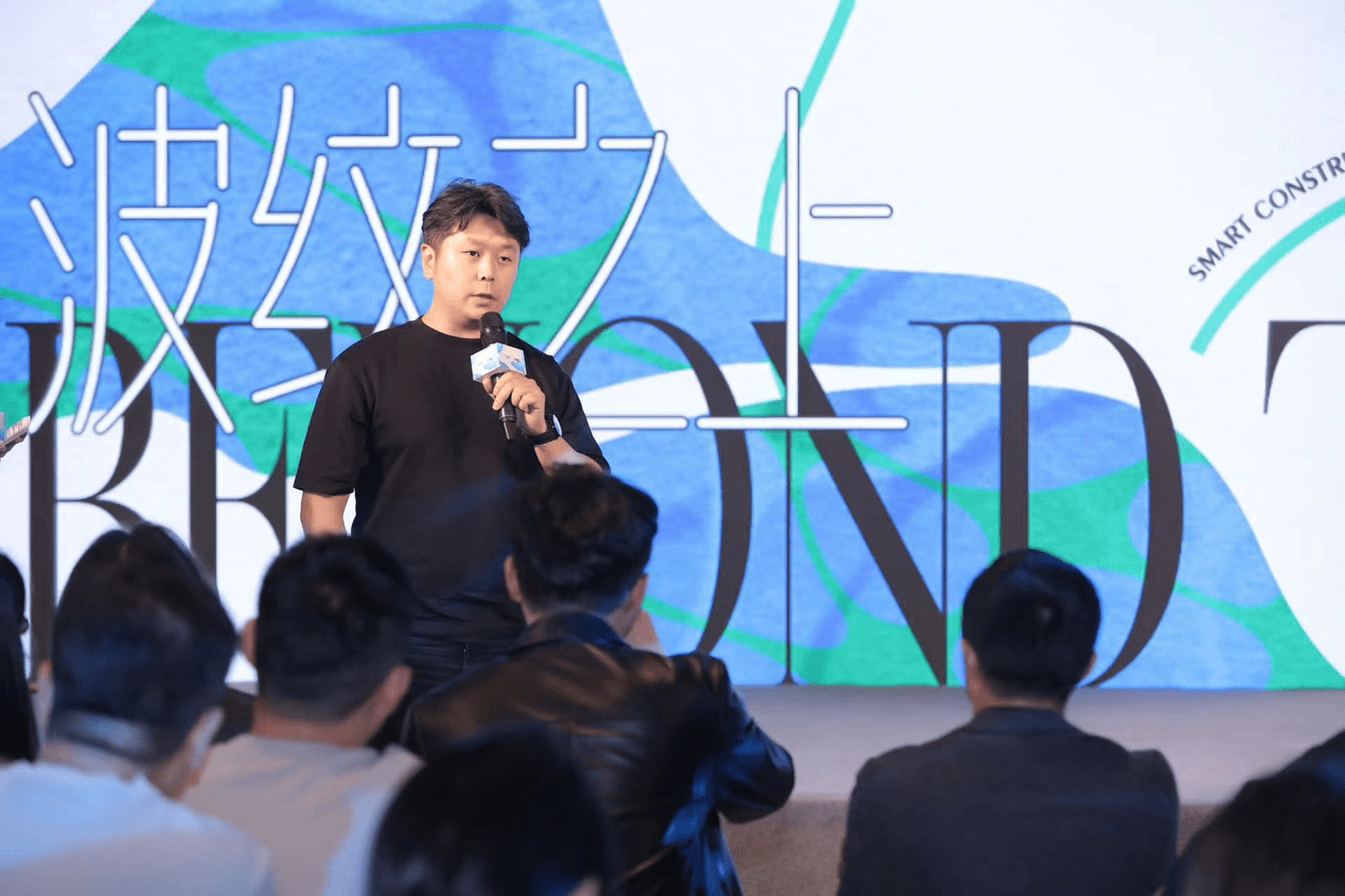 在当天沪苏龙湖的战略沟通会上,龙湖集团副总裁,沪苏地区总经理李尧