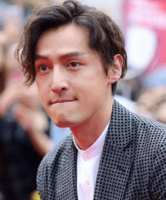 当男神胡歌遇上锡纸烫,让人眼前一亮,满屏文艺男青年的感觉_发型_风格