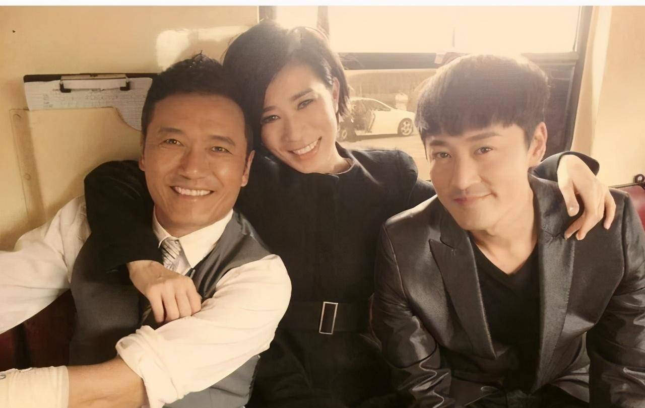 《使徒行者3》剧本老套还假得离谱,看着想睡觉,tvb是真不行了_卓凯