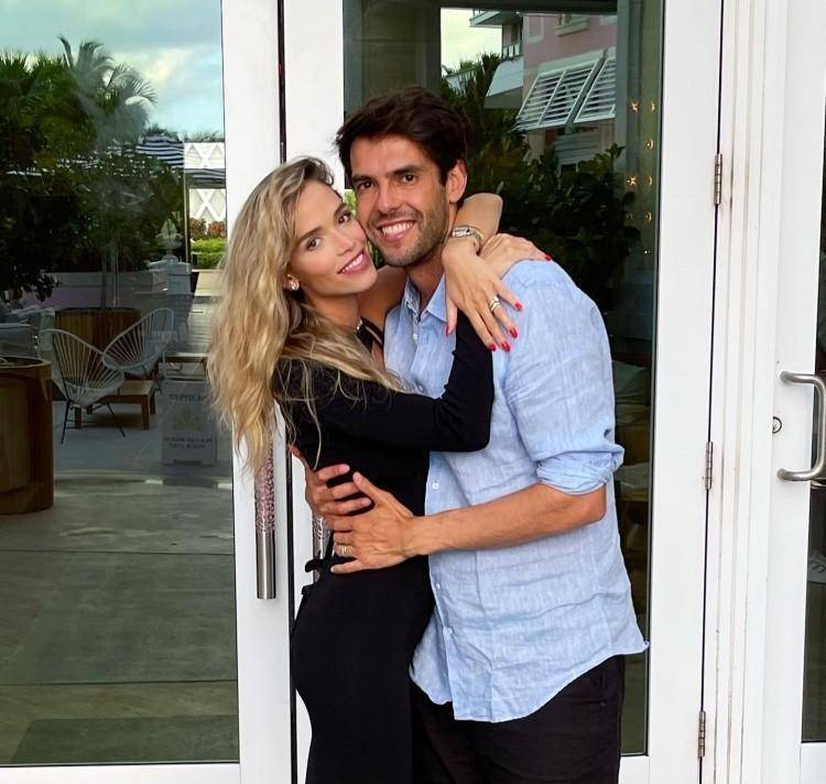 儿子获赠桑托斯10号球衣45岁的德国名宿迈克尔-巴拉克迎来新恋情