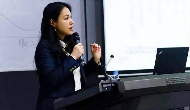 贵州大学女博导颜值才华并存,30多岁已成为教授,能力强让人佩服_谢兰