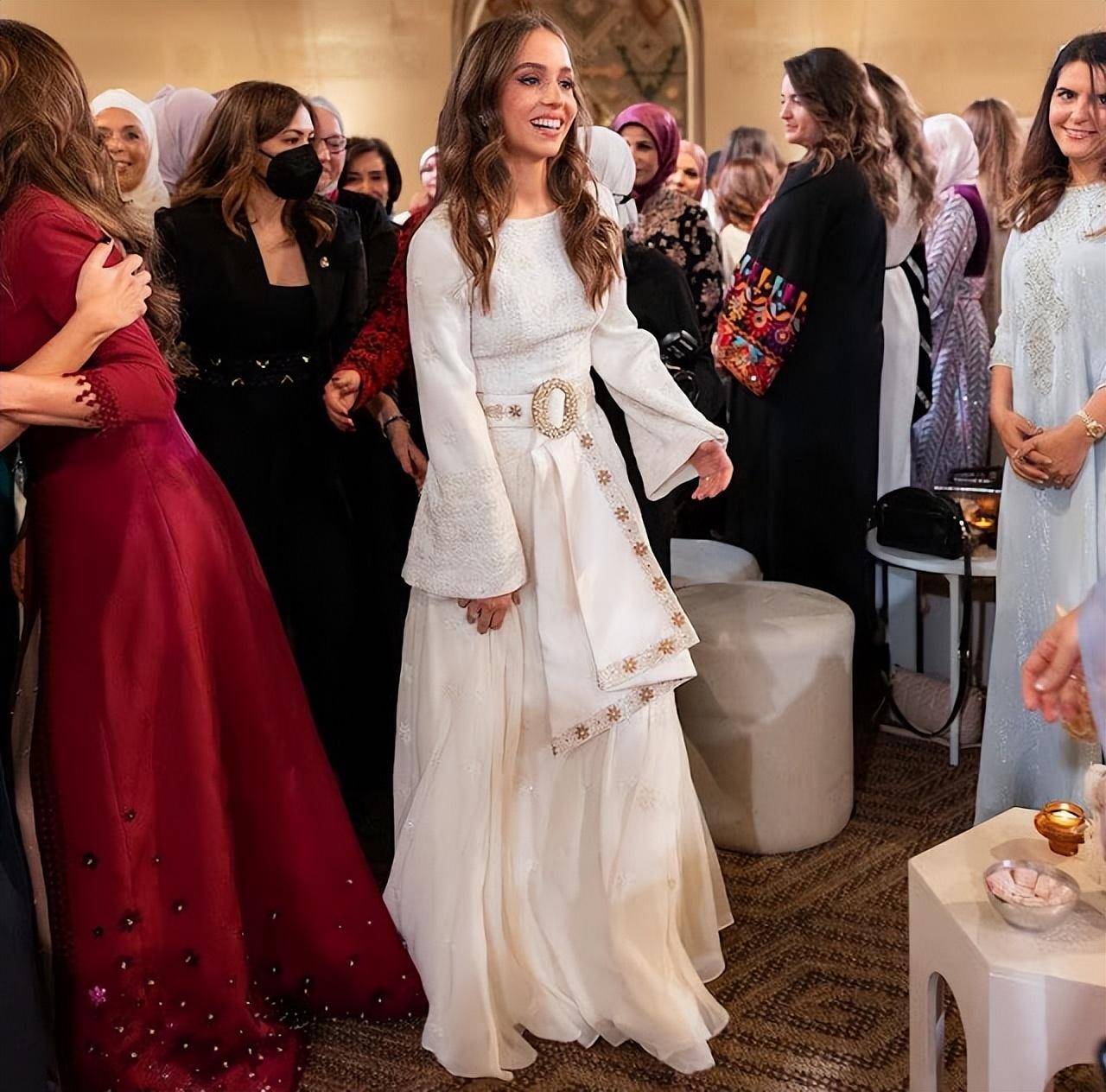 穿白裙却输给王后,准王妃也来了_拉尼娅_伊曼_女儿