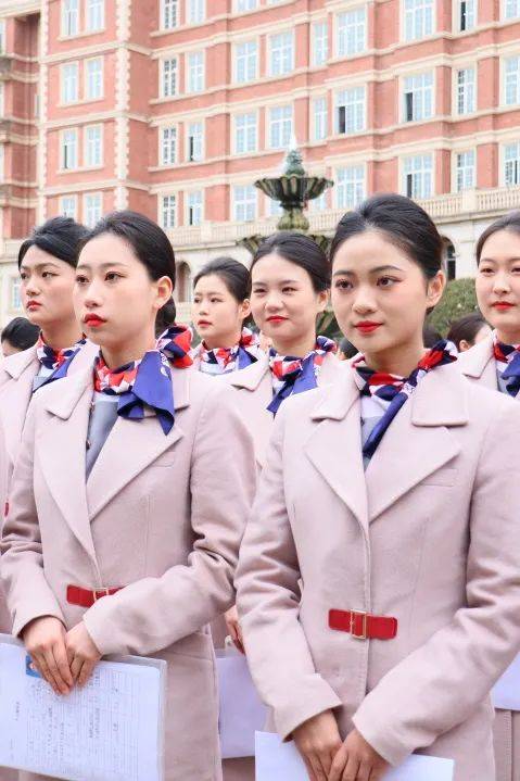 多彩贵州航空制服图片