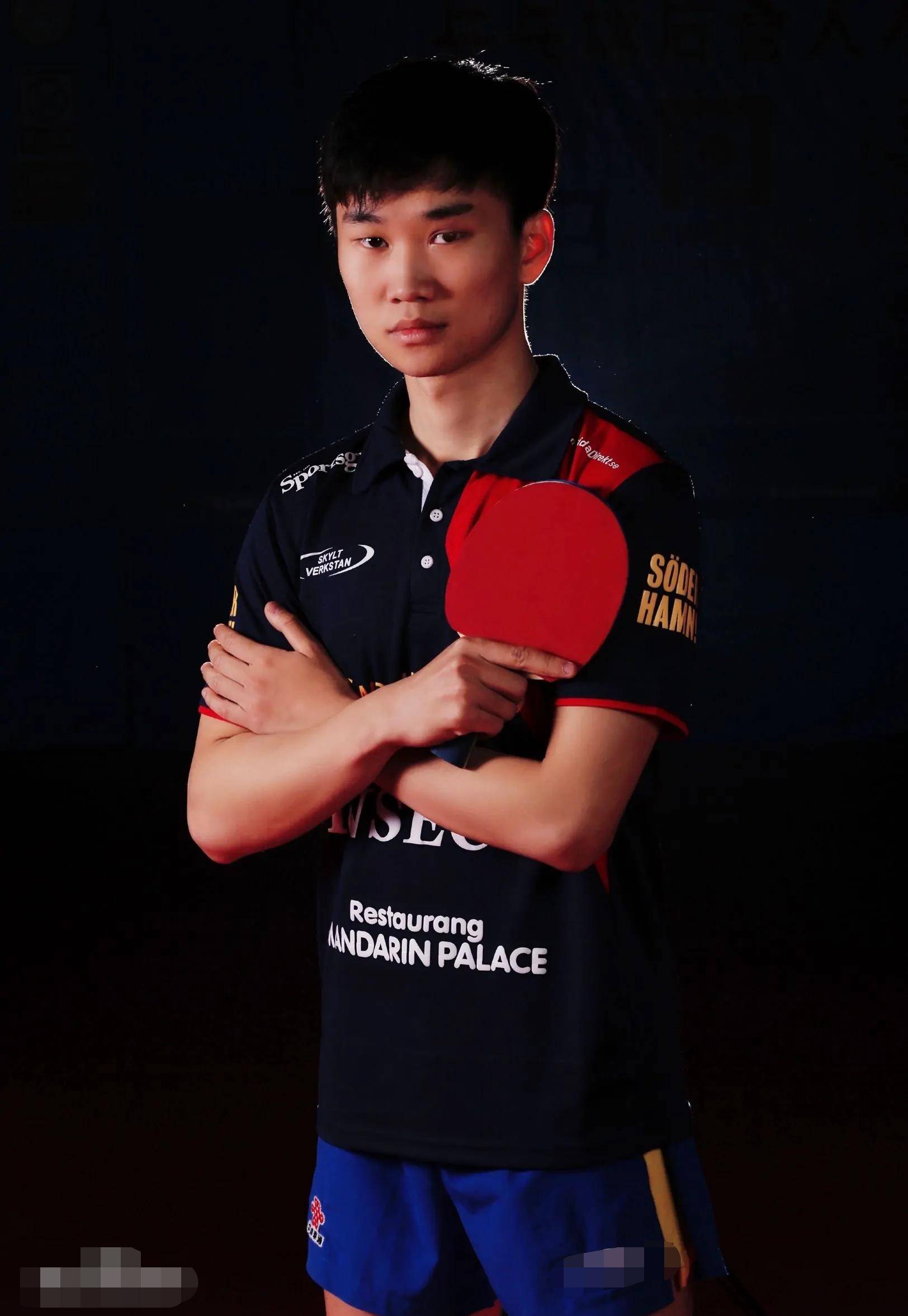 据悉,王开为前乒乓球运动员,退役后转型成为了乒乓球网红.