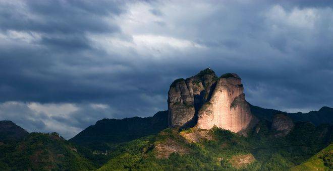 仙霞岭位于浙江省江山市保安乡境内,是仙霞山脉的主峰_海拔_石板_交界