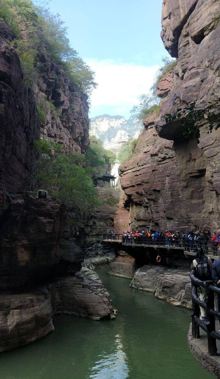 11點到達鳳凰嶺索道,開始上山.一覽眾山小.到了山頂,先走玻璃棧道.