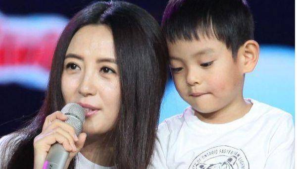 女明星拍戏途中意外有喜,孩子都11岁了,却仍不知自己父亲是谁_杨童舒