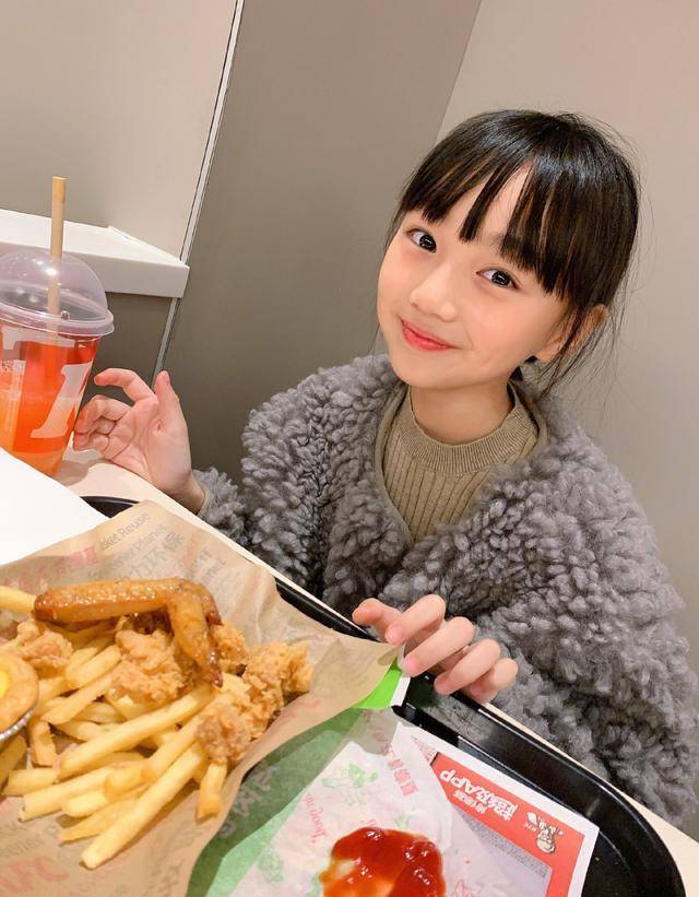 《爸爸去哪儿》邓伦的"女儿"小山竹,都9岁了_女孩子_楚乔_网友