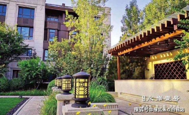 餐饮:青年餐厅,杨森餐厅,金百万烤鸭,百年老汤马记卤煮,顺心重庆火锅