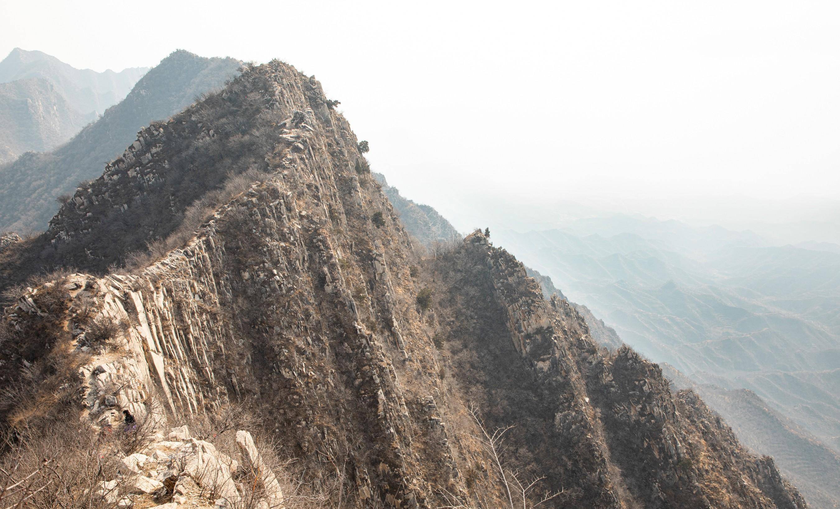 中国最陡峭的山峰图片