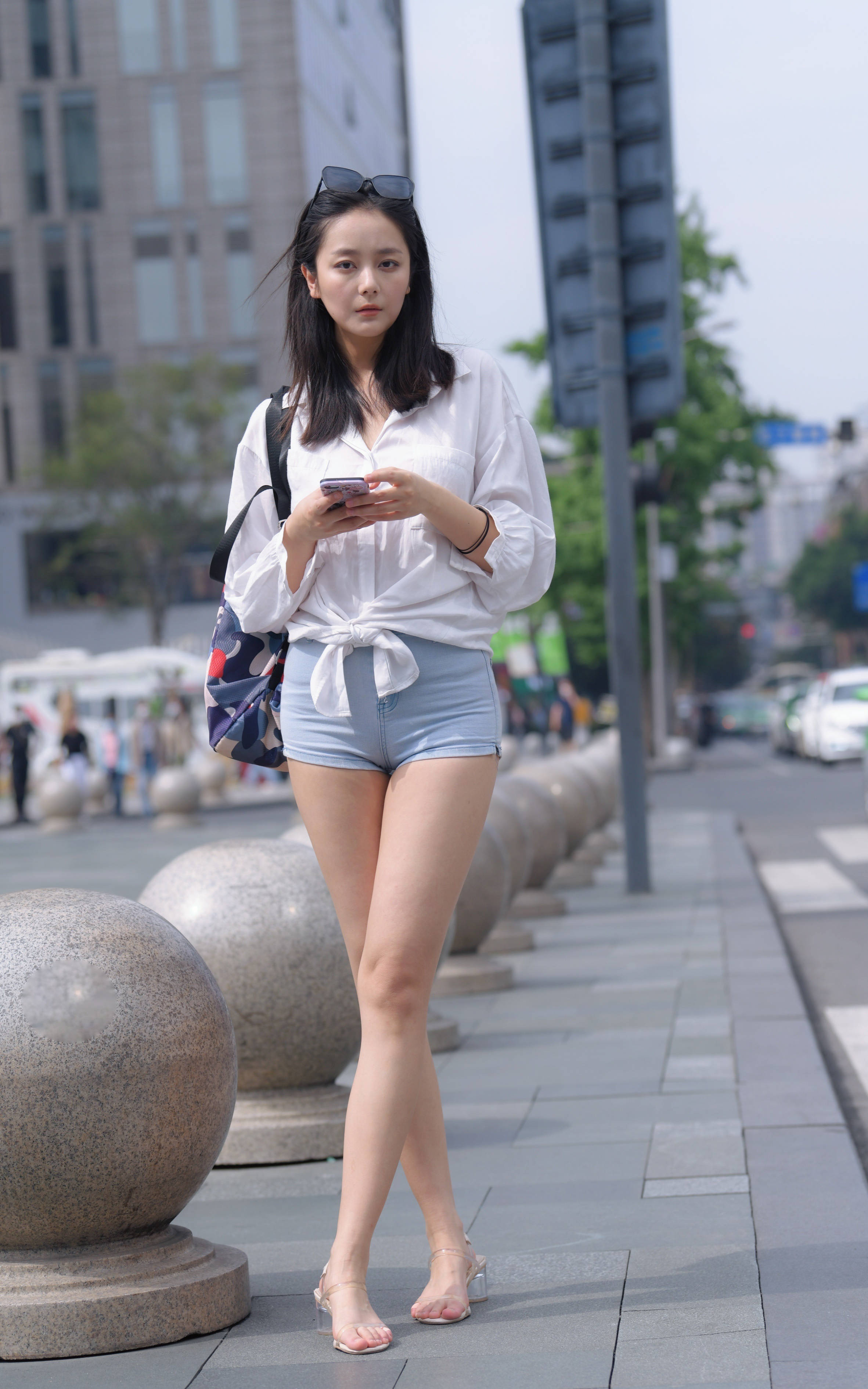 穿热裤的女生不一定长得漂亮,但看着确实很养眼_姐姐_牛仔_看点