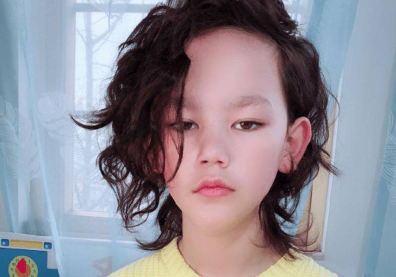 有种"不公平遗传"叫周嘉诚家,小炸如洋娃娃般精致,哥哥却长这样!