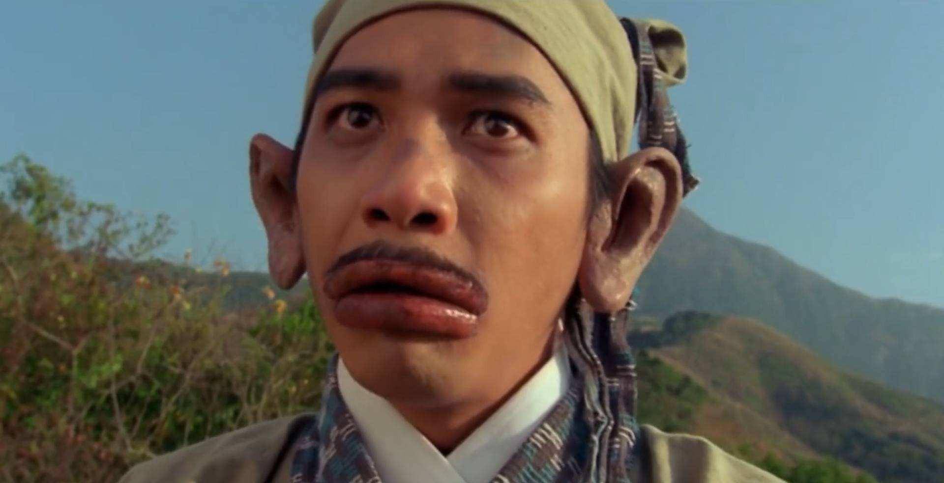 迪丽热巴在《傲娇与偏见》中饰演的唐楠楠因为对花粉过敏,嘴唇肿成