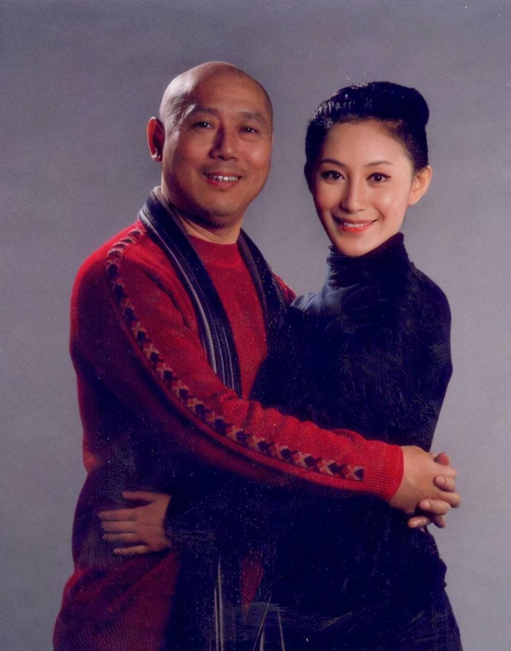 "梅派大青衣"史依弘,与知名演员李成儒离婚十几年,至今仍单身_鸿儒