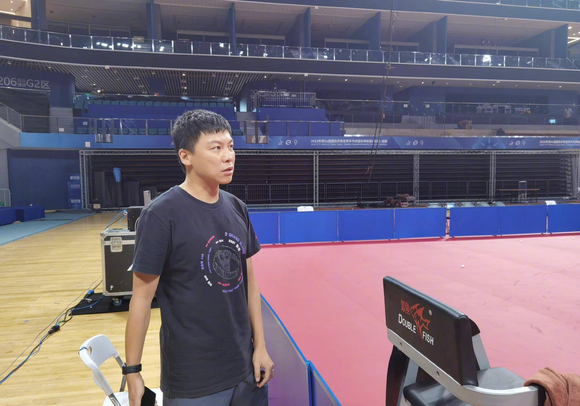 秦志戬带领男团五虎提前适应球馆,许昕和杀神一同亮相_参赛_国乒_比赛