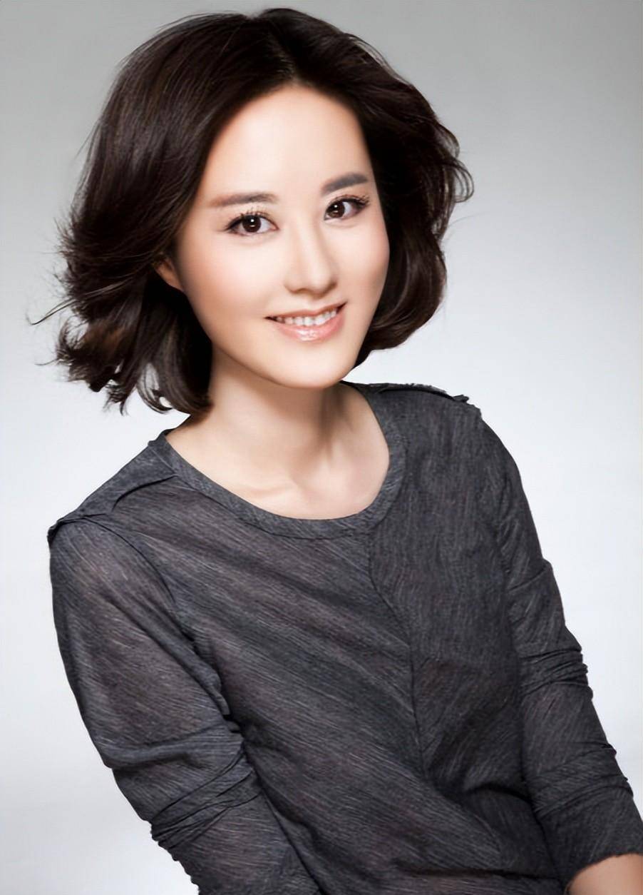 短发美女秦方:模特大赛赛区冠军,扎根主持20年,42岁优雅大方_工作