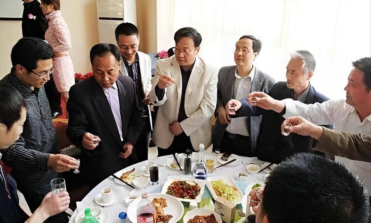 和领导喝酒有讲究,酒要低调有实力,这6款酒,请客送礼有排面_口感_酿酒