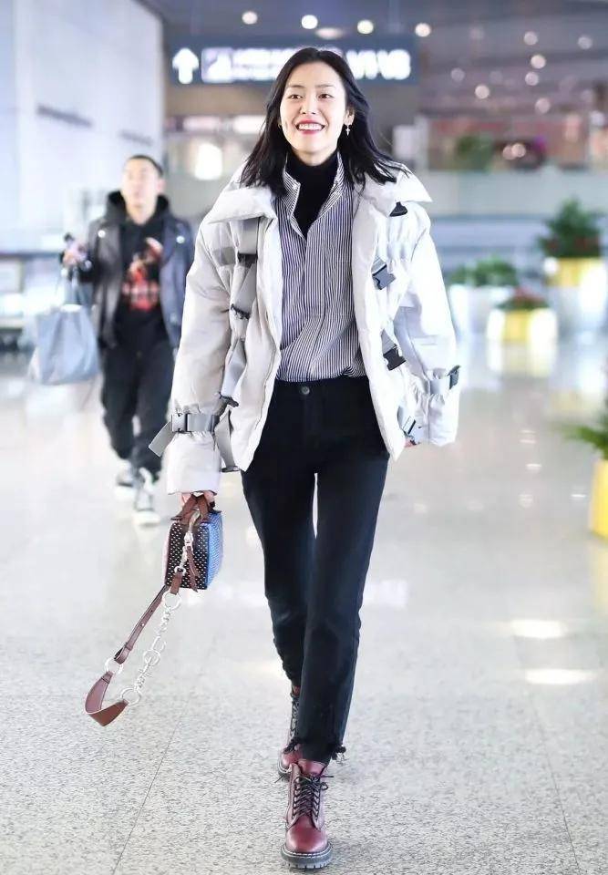 刘雯的冬装外套,每一件都穿出了穿搭教程,很有气质的文艺女青年_服装