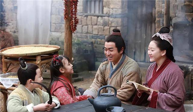 除此以外在古代人口中一直流传着年龄小的孩子眼非常纯洁,身上的阳气