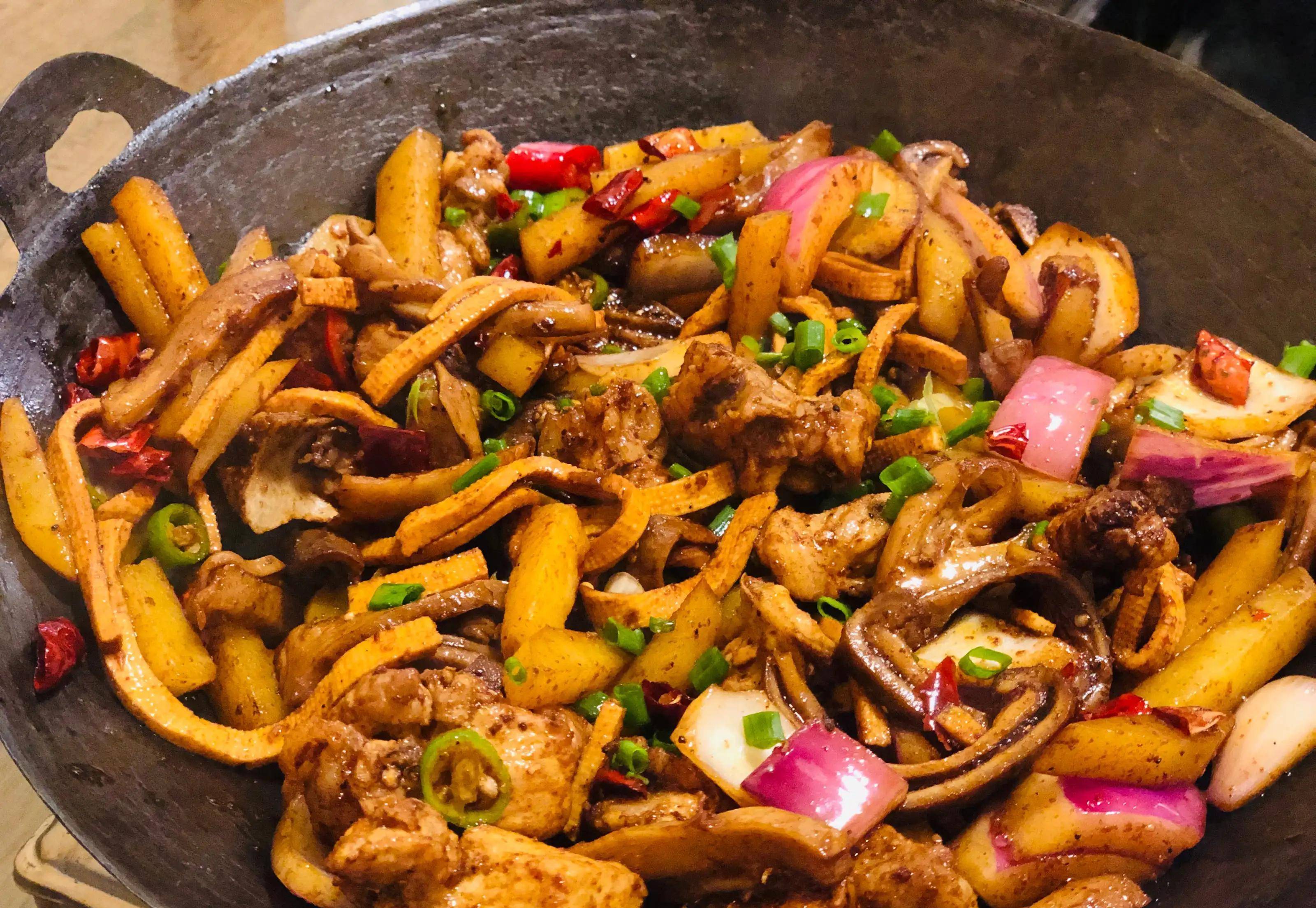 张家界的三下锅,看完还不来尝尝,风景美,美食更美_腊肉_景色_景区