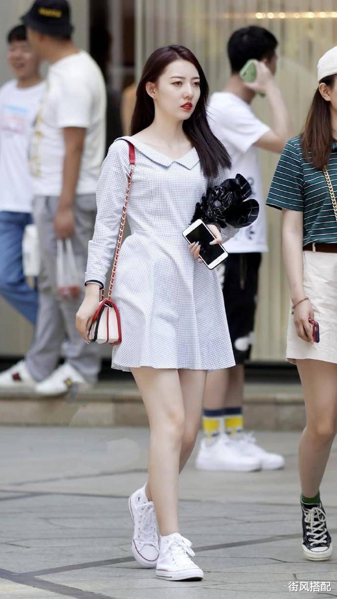 裙子爱飘不是一件好事,全身都白的美女才有时尚价值!_姐姐_自然_风格