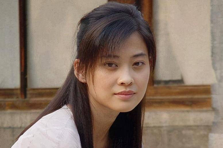 二婚倒追摄影师,嫁大11岁男子儿女双全,大姐:我真的命太好了_梅婷