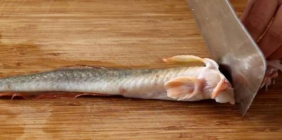 不光烧汤好吃,做成椒盐的口味也不错,外脆里嫩_黏液_生姜_时候